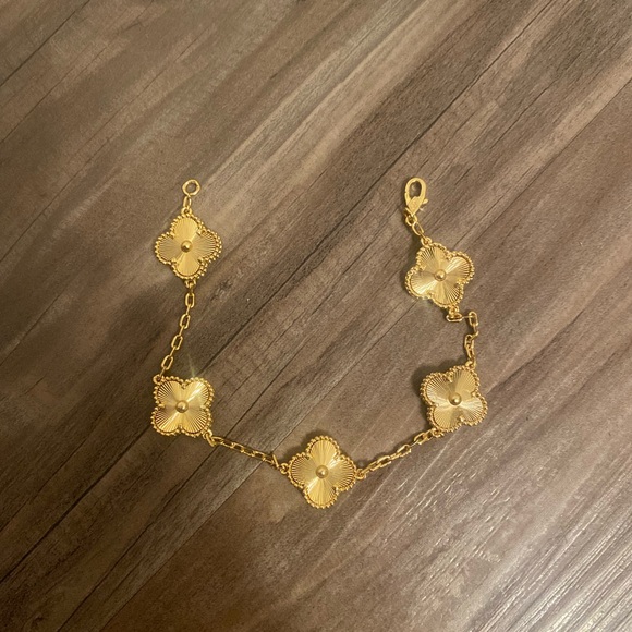 Elegant Gold Flower Bracelet - Picture 1 of 1